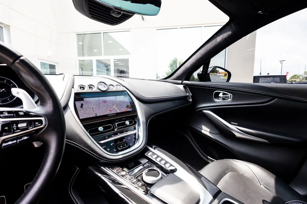 Aston Martin DBX photo 32