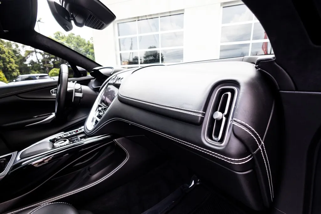 Aston Martin DBX photo 40