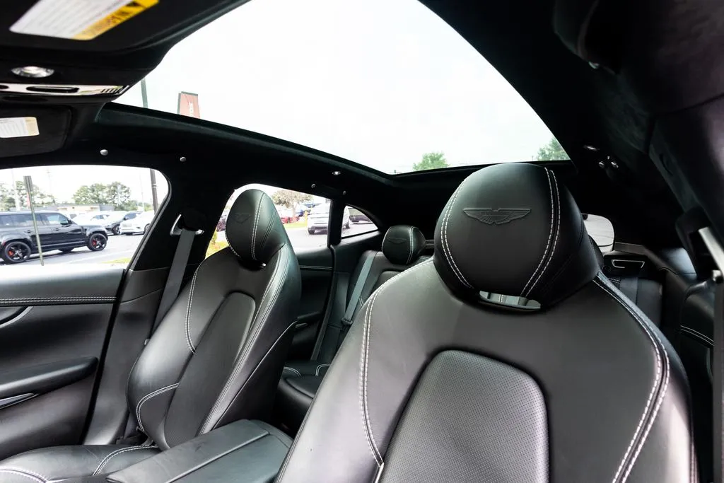 Aston Martin DBX photo 38
