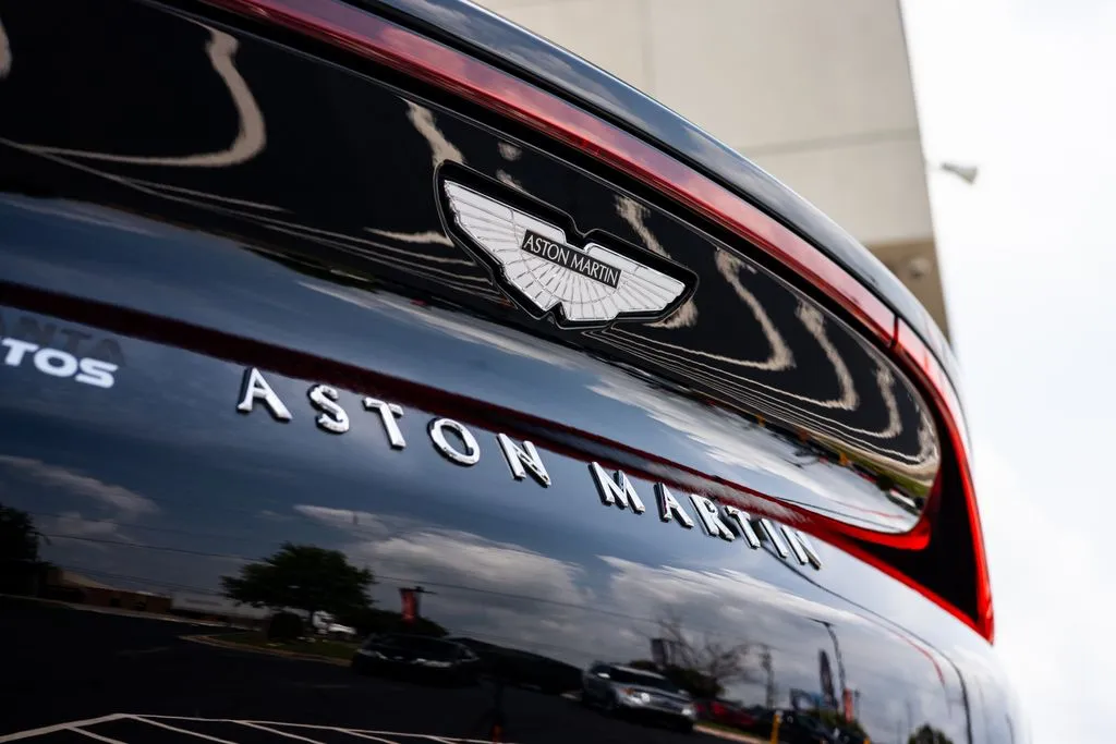 Aston Martin DBX photo 14