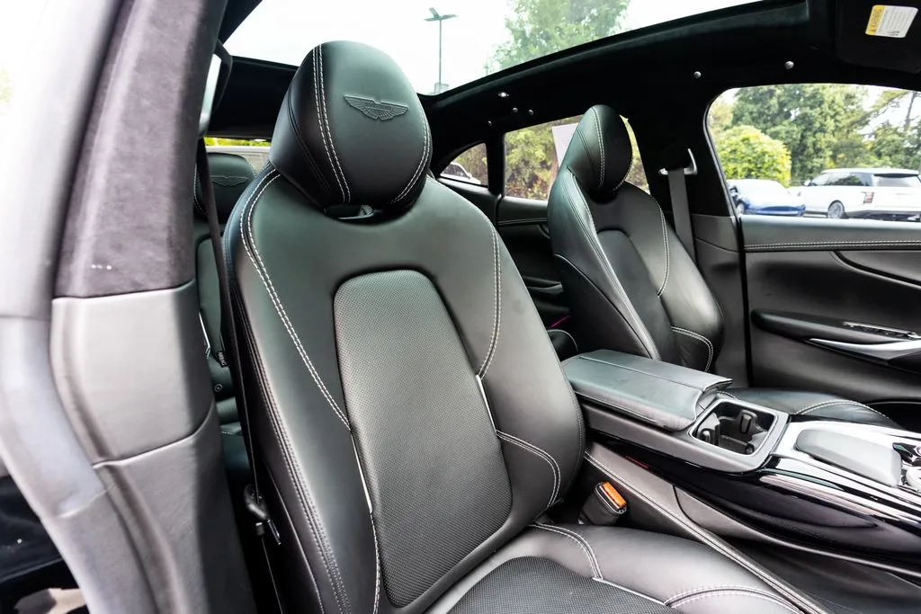 Aston Martin DBX photo 42