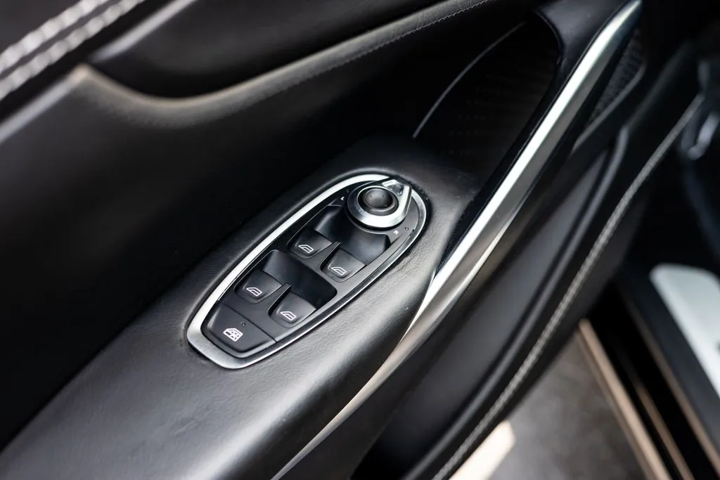 Aston Martin DBX photo 19