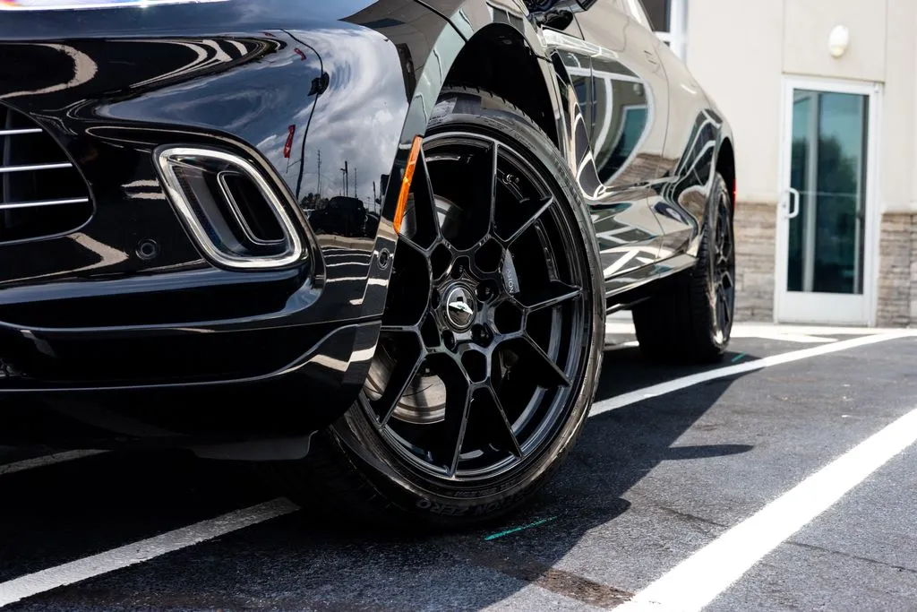Aston Martin DBX photo 2