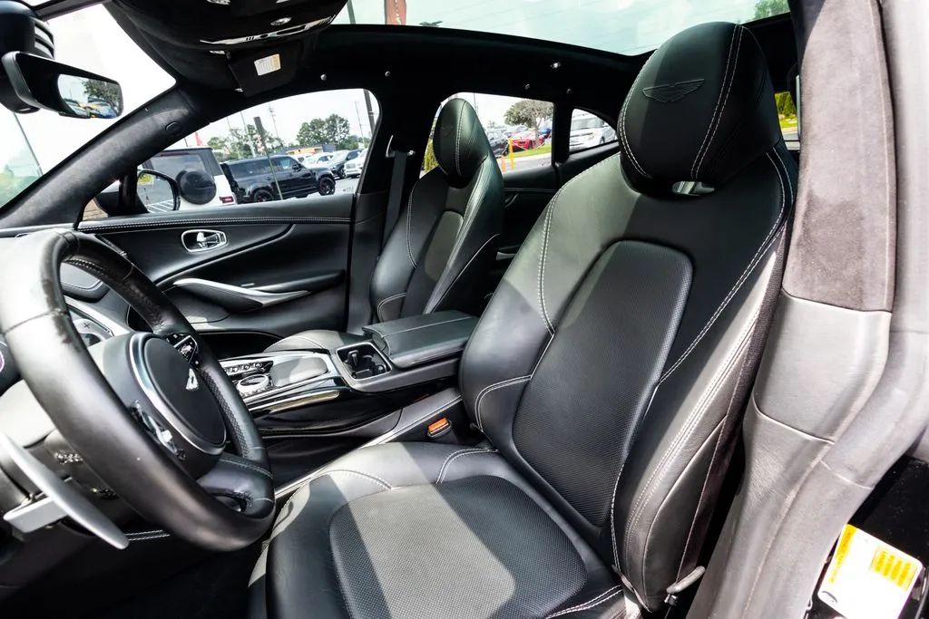 Aston Martin DBX photo 37