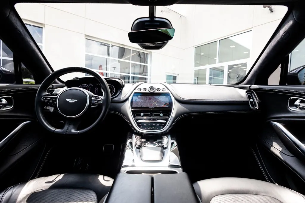 Aston Martin DBX photo 36