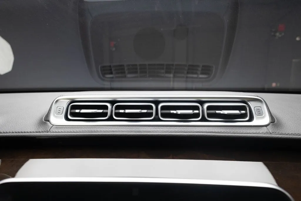 Mercedes-Benz S-Class photo 32