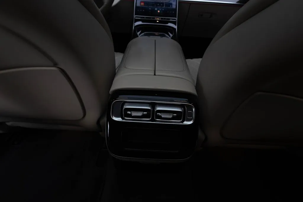 Mercedes-Benz S-Class photo 49
