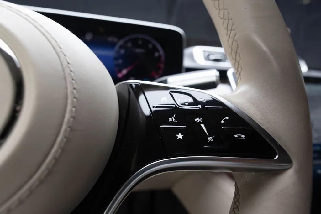 Mercedes-Benz S-Class photo 28