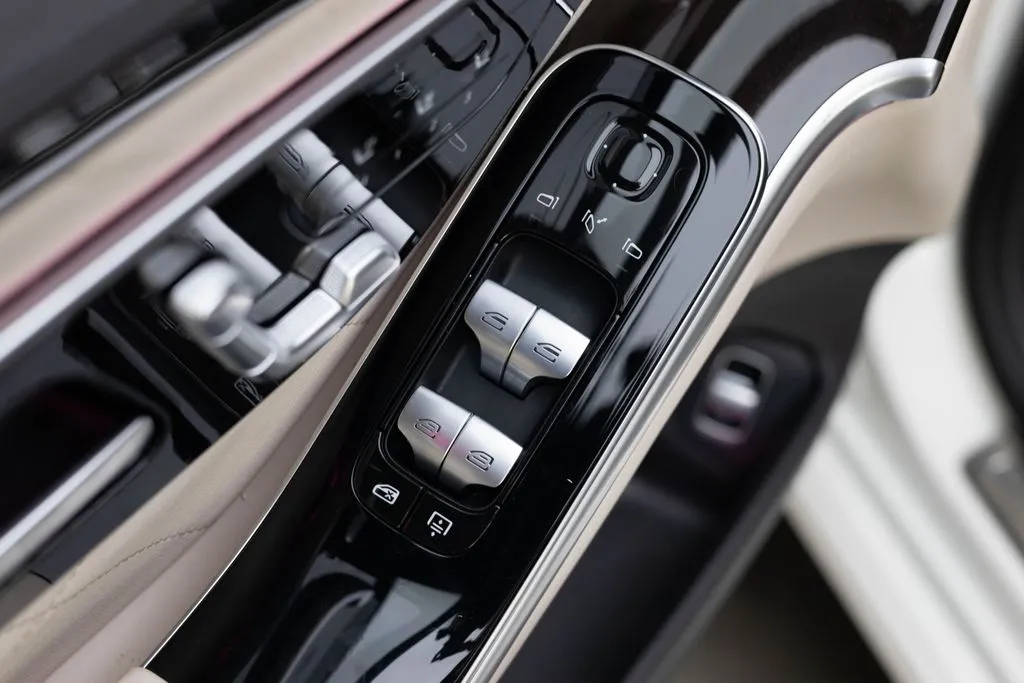 Mercedes-Benz S-Class photo 25