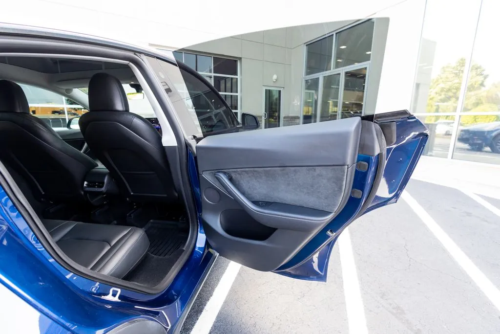 Tesla Model Y photo 51