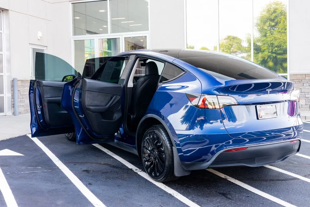 Tesla Model Y photo 20