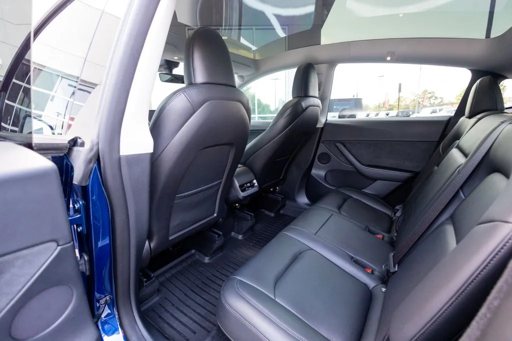 Tesla Model Y photo 47