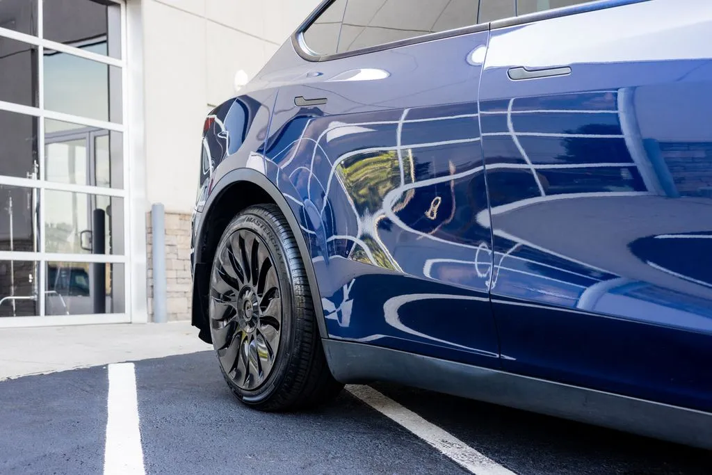 Tesla Model Y photo 14