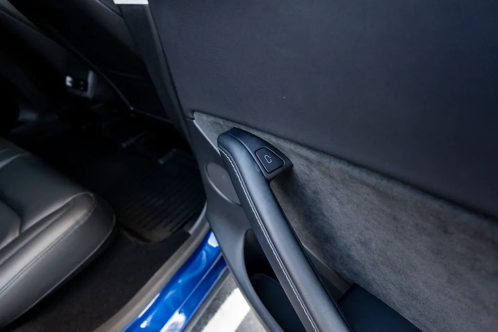 Tesla Model Y photo 52
