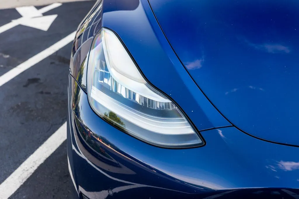 Tesla Model Y photo 7