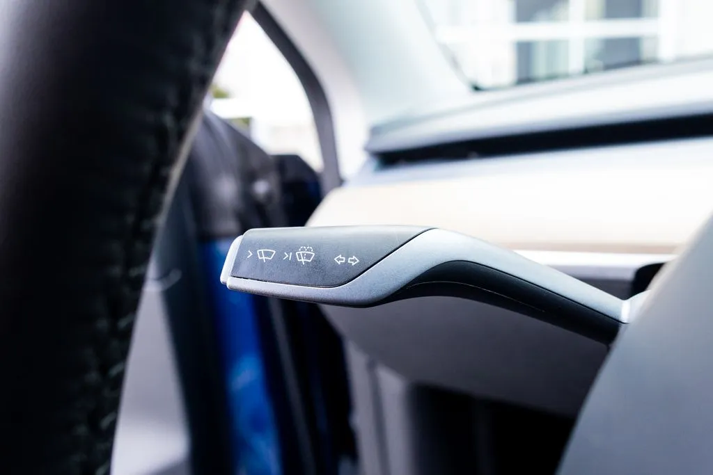 Tesla Model Y photo 28