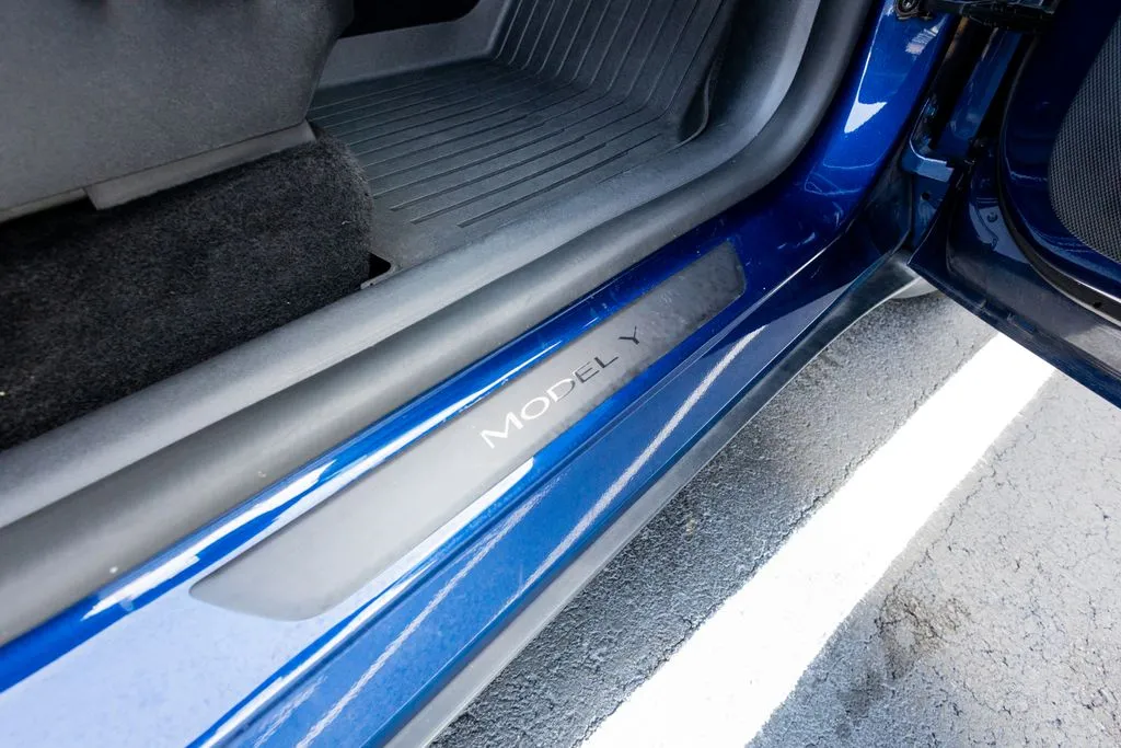 Tesla Model Y photo 43