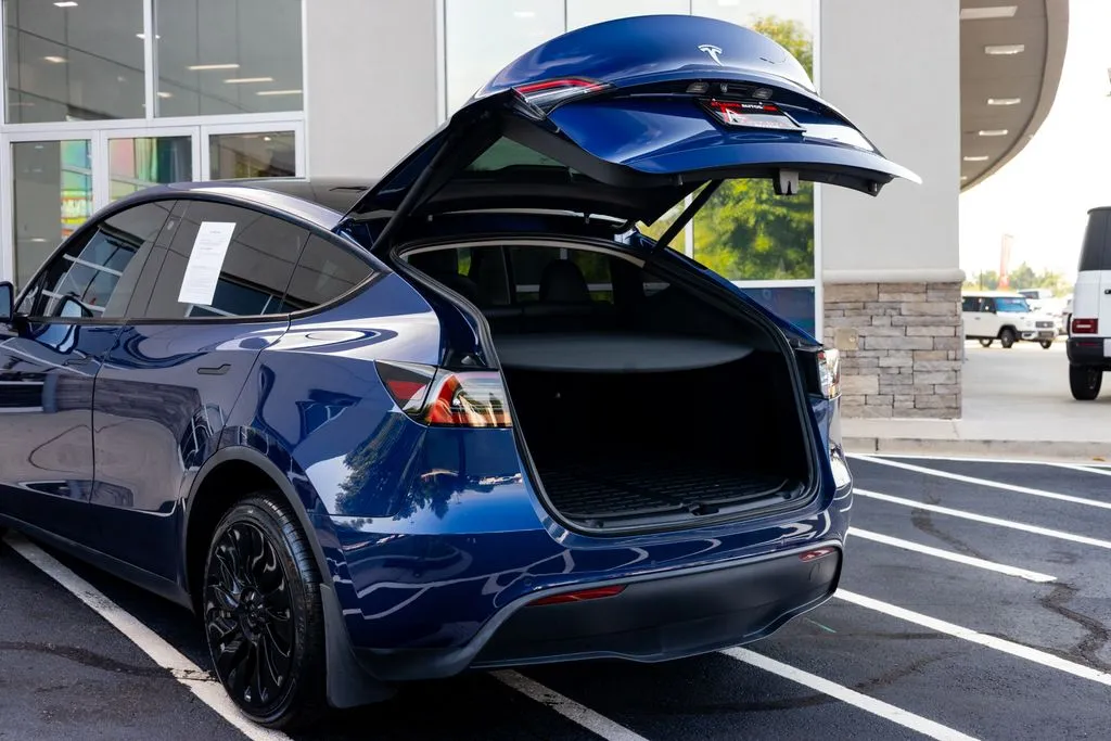 Tesla Model Y photo 57