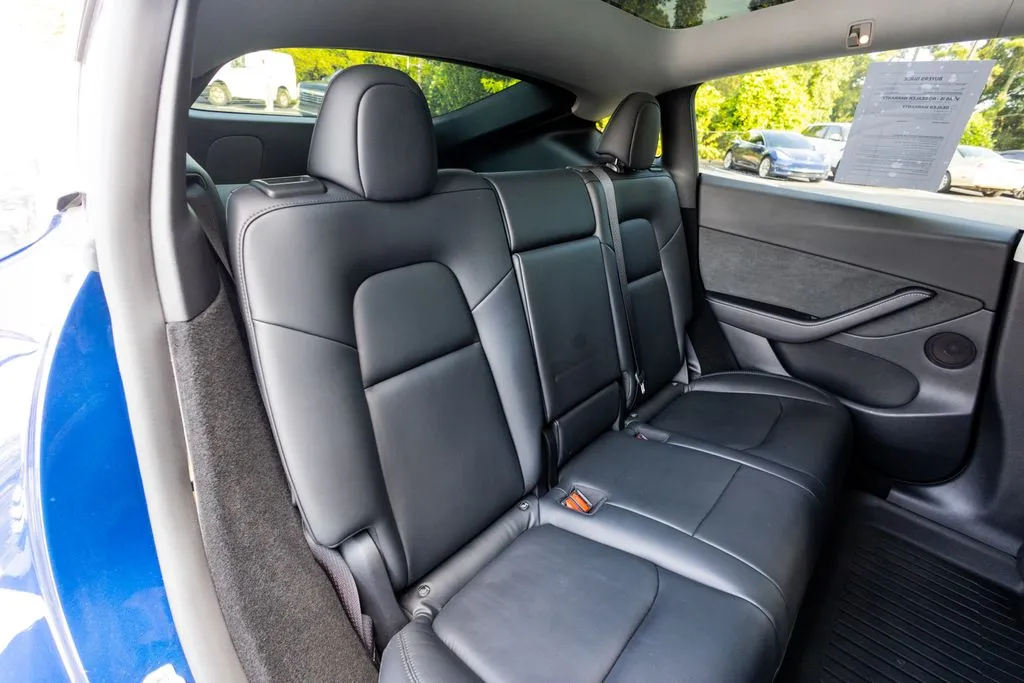 Tesla Model Y photo 55