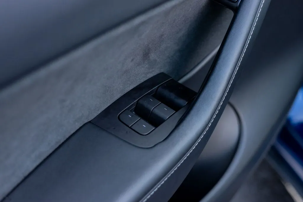 Tesla Model Y photo 23