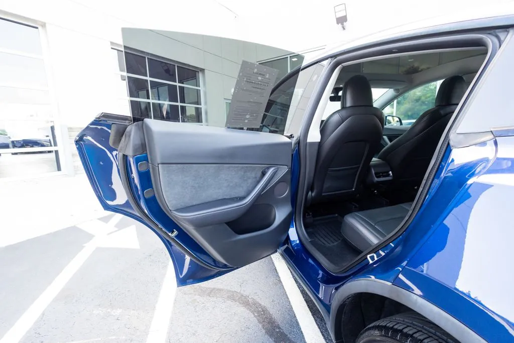 Tesla Model Y photo 46