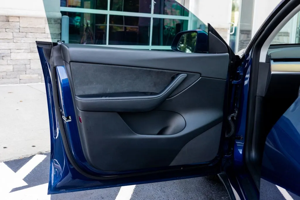 Tesla Model Y photo 21