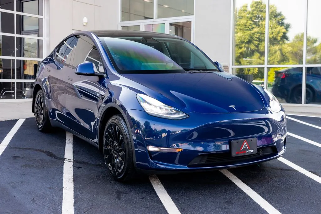 Tesla Model Y photo 10