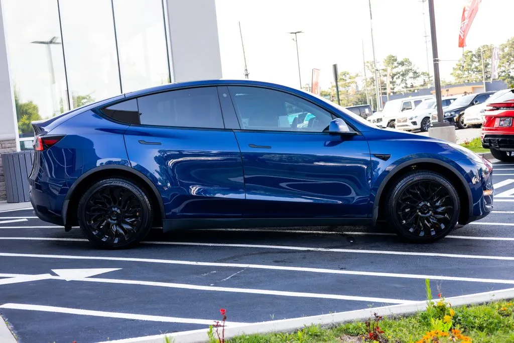 Tesla Model Y photo 11