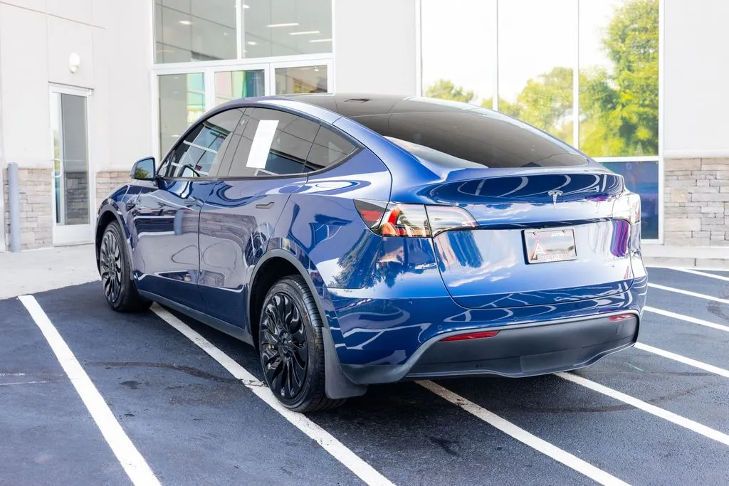 Tesla Model Y photo 18