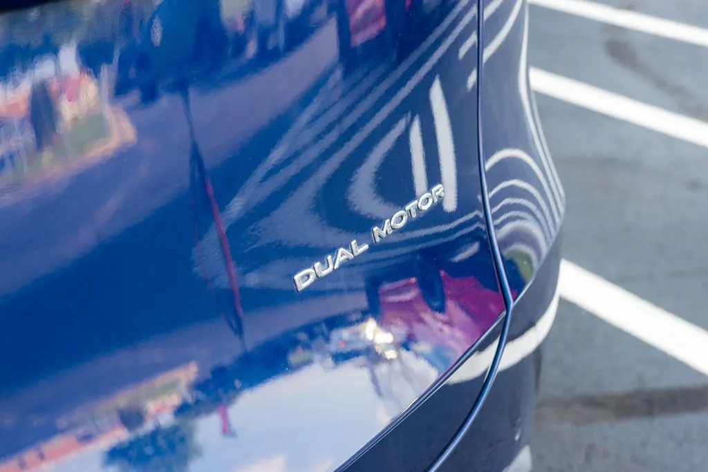 Tesla Model Y photo 17