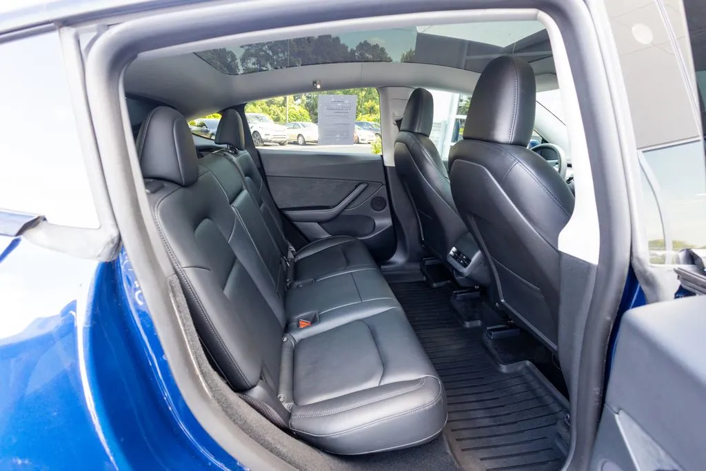 Tesla Model Y photo 54