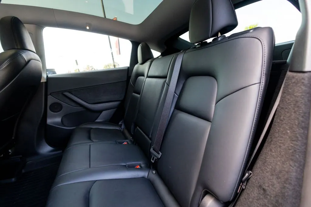 Tesla Model Y photo 50