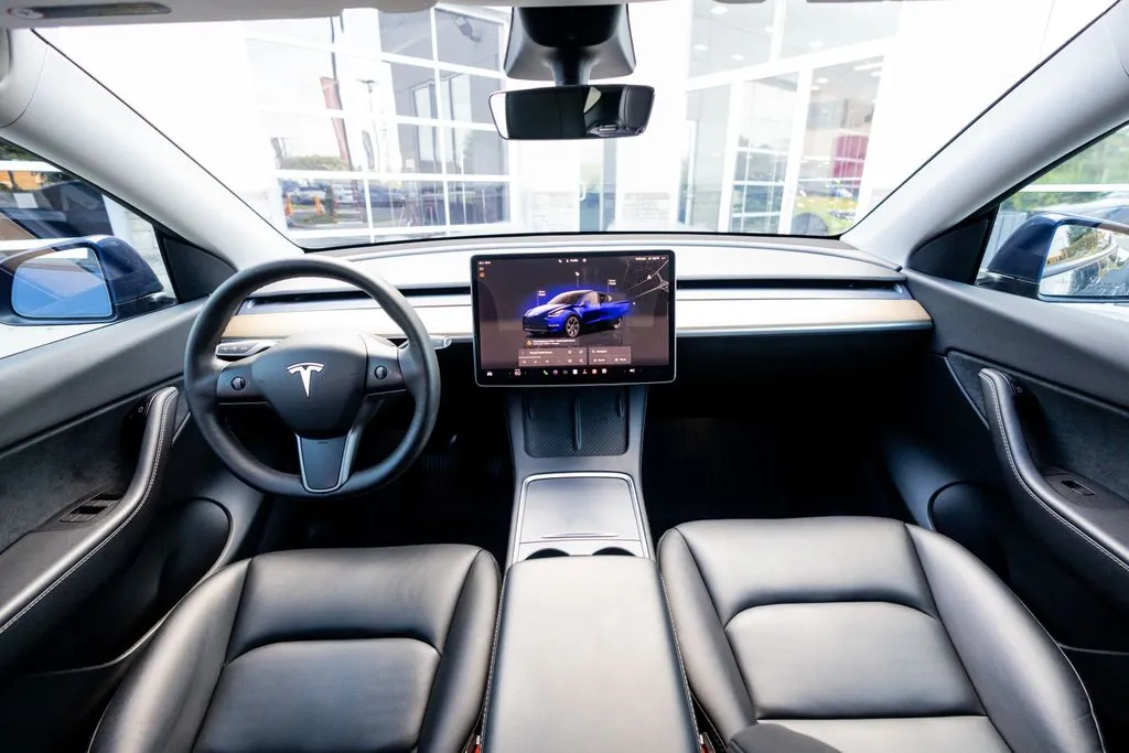 Tesla Model Y photo 49