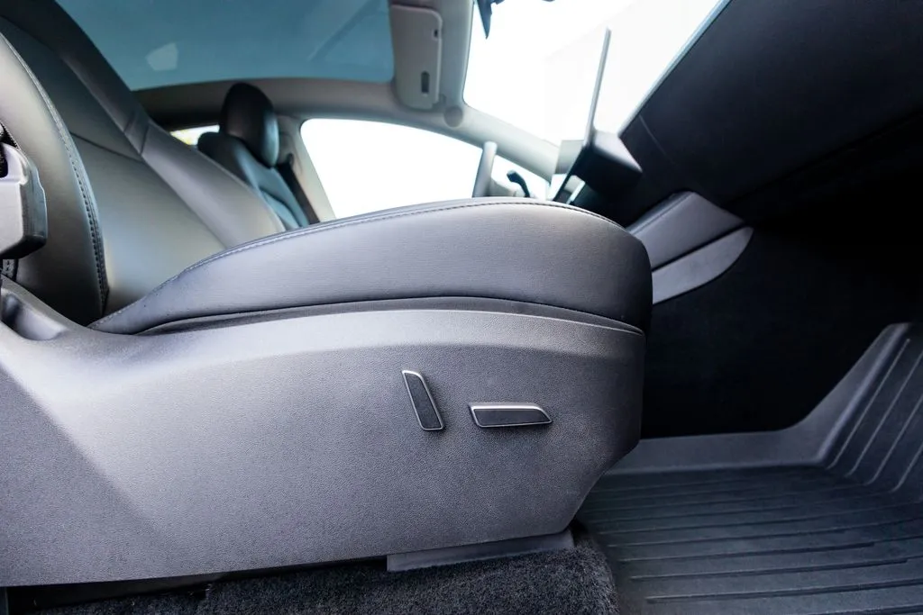 Tesla Model Y photo 45