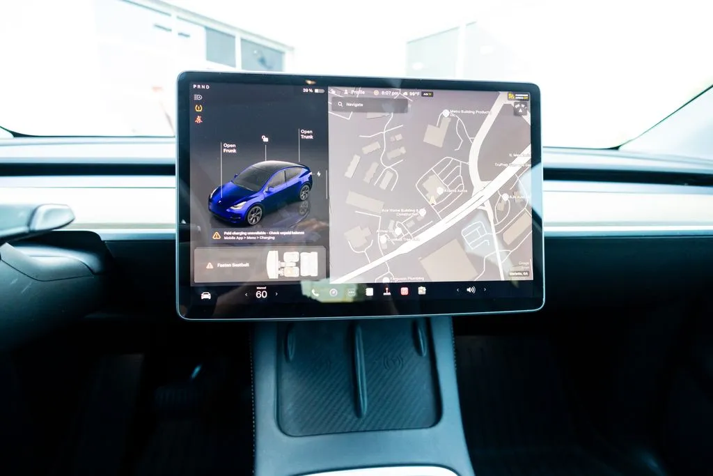 Tesla Model Y photo 33
