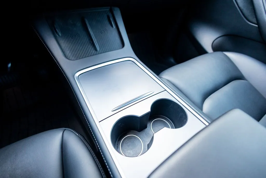 Tesla Model Y photo 35