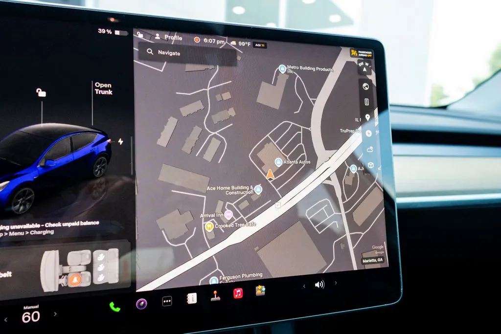 Tesla Model Y photo 32