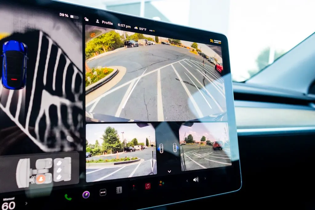 Tesla Model Y photo 31