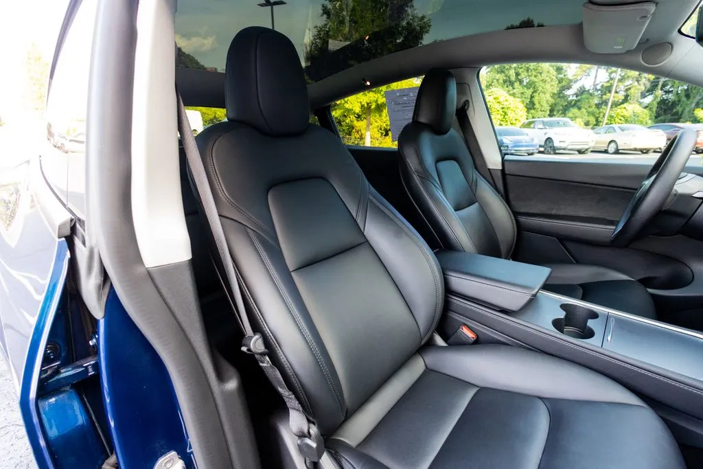 Tesla Model Y photo 44