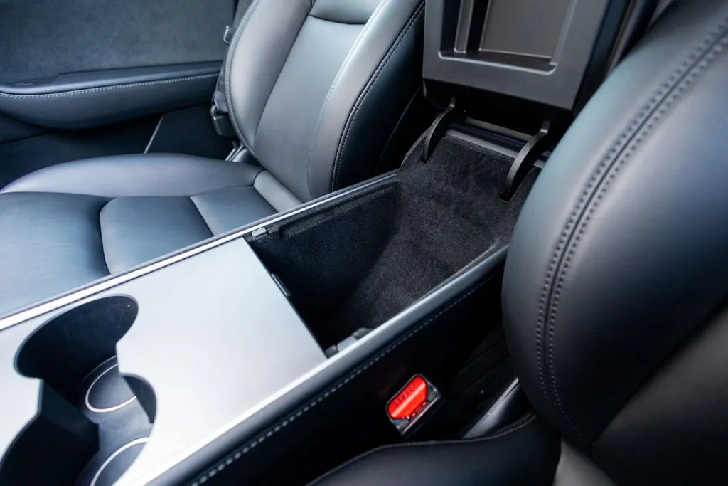Tesla Model Y photo 37