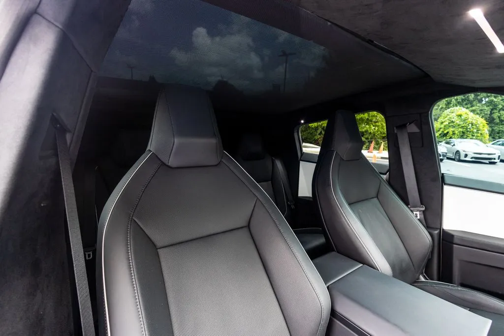 Tesla Cybertruck photo 38