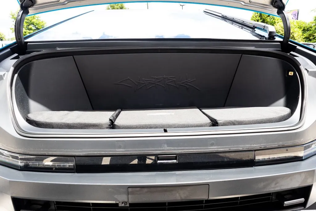 Tesla Cybertruck photo 51
