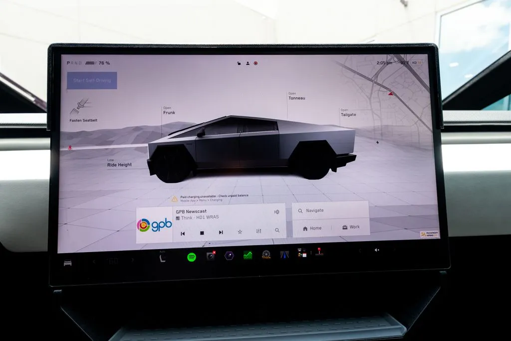 Tesla Cybertruck photo 25