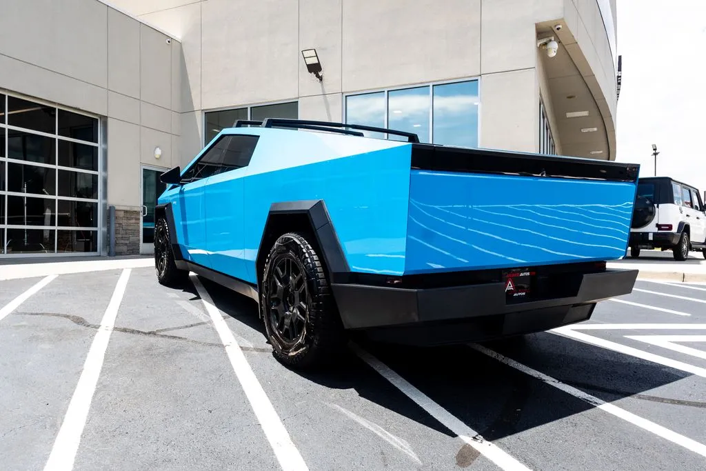 Tesla Cybertruck photo 11