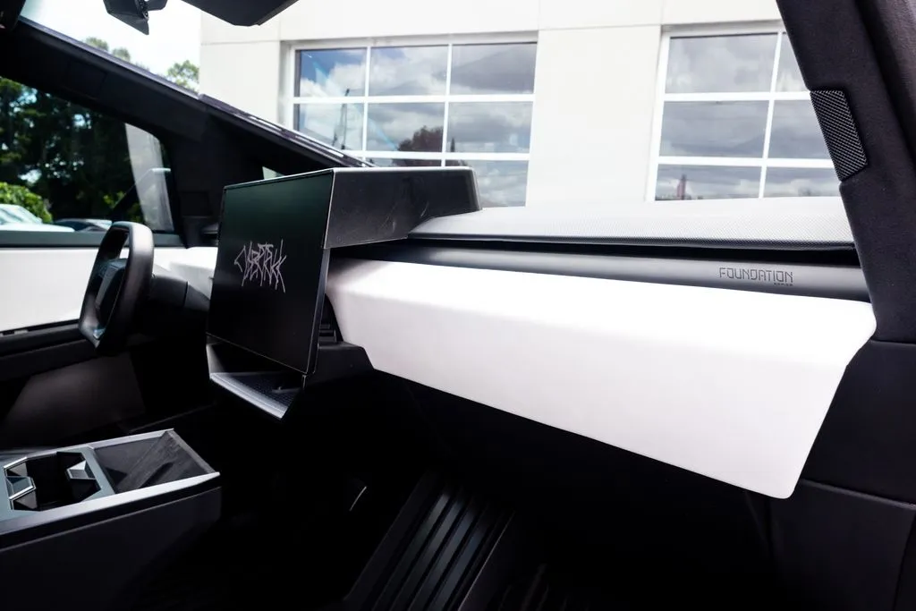 Tesla Cybertruck photo 36