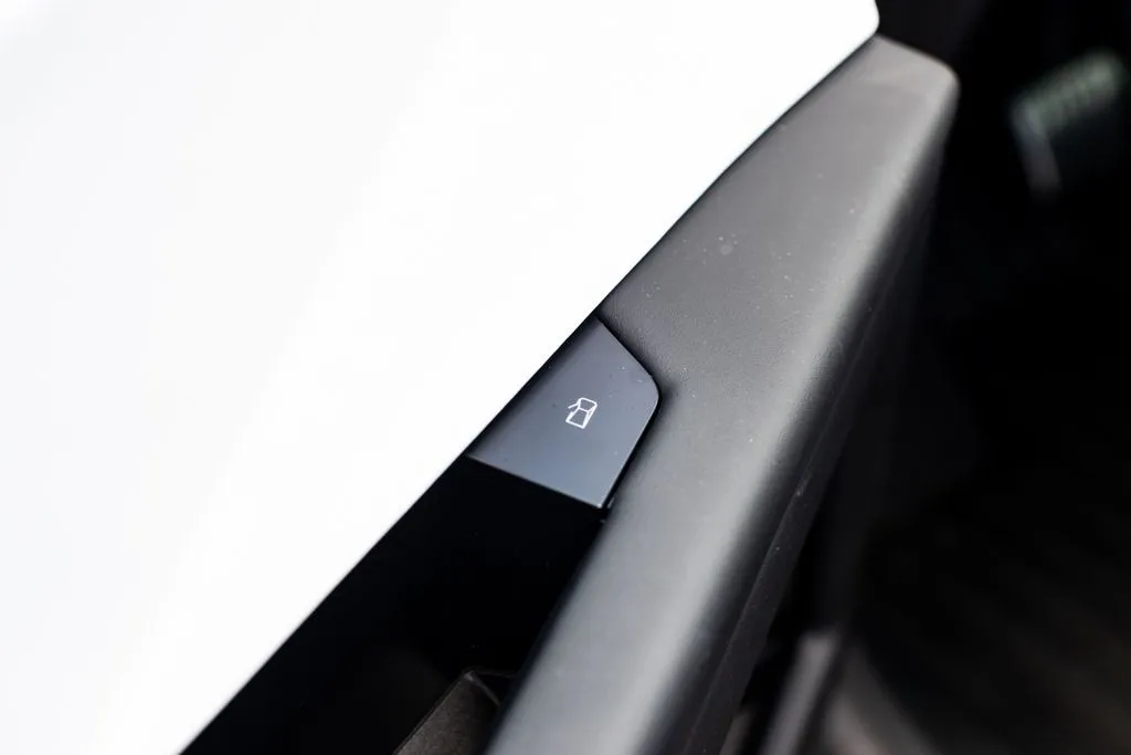 Tesla Cybertruck photo 17