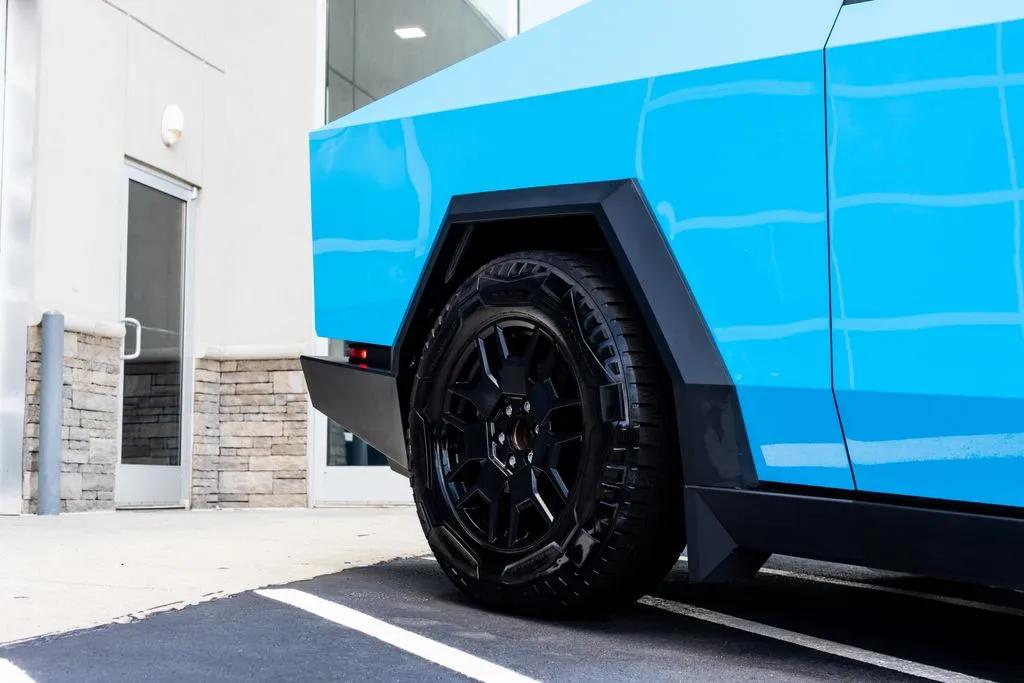 Tesla Cybertruck photo 10