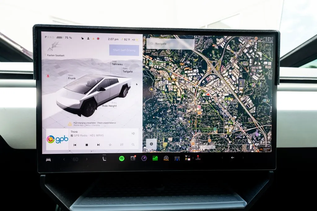 Tesla Cybertruck photo 27