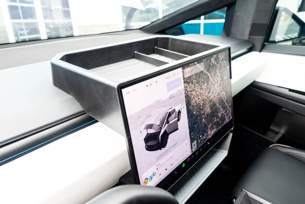 Tesla Cybertruck photo 24