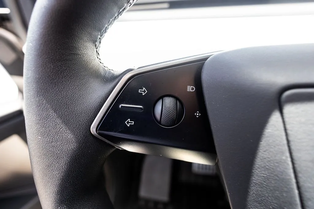 Tesla Cybertruck photo 22